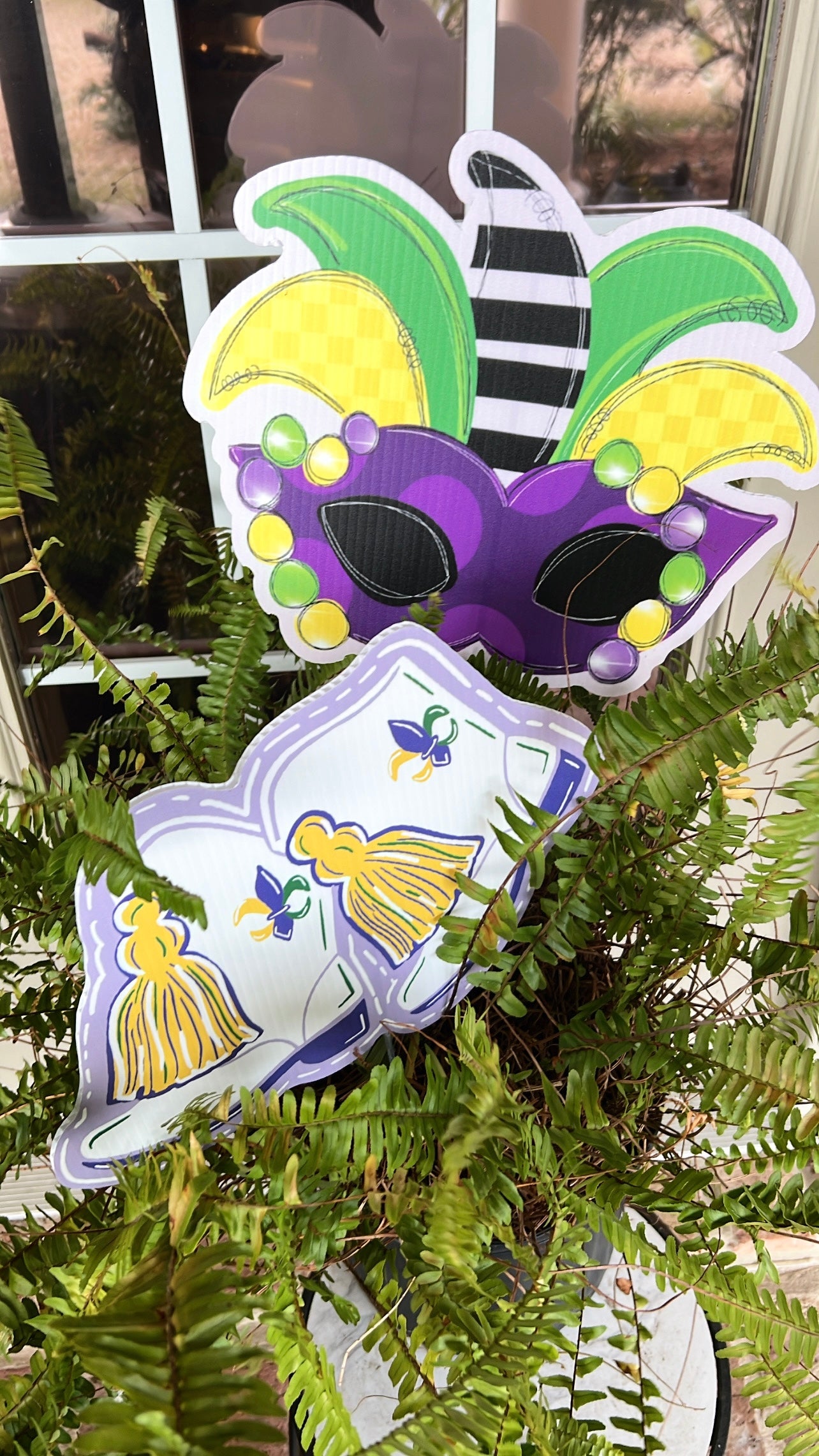 Mask Pot Stake